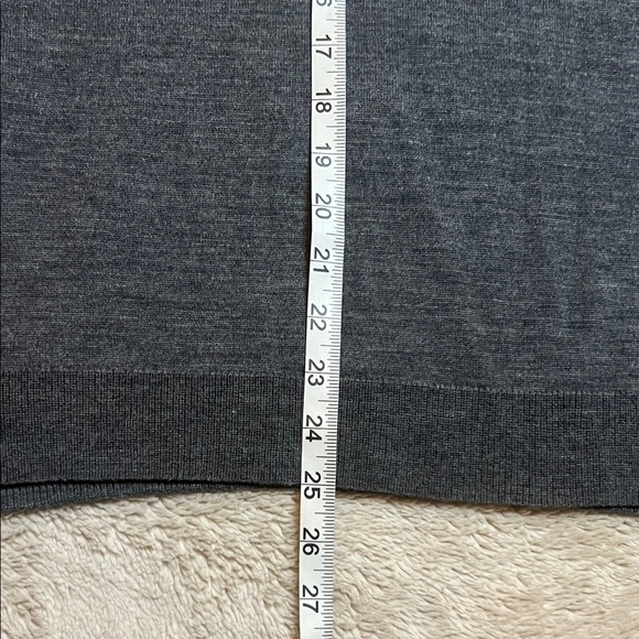 GAP 100% Wool Women’s Grey V-Neck Sweater sz L - Picture 8 of 11